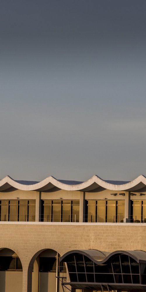 Shuttle and transport options at Malta Intl Airport, MT